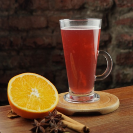 Чай з малиною та корицею