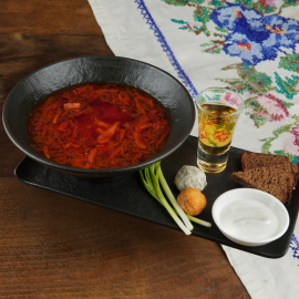 Борщ с салом и горилкой